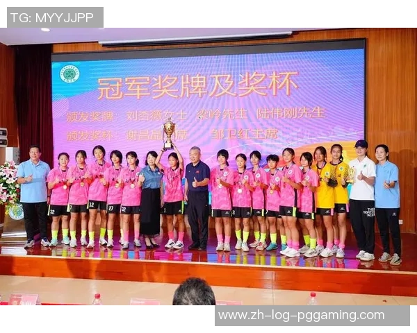 足球俱乐部与足球教练的完美结合如何推动球队发展与球员成长