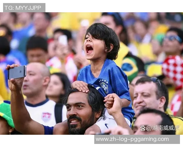 足球被掏事件引发广泛关注球迷与媒体的反应与讨论热潮